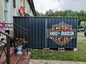 Гараж для мотоциклов в графитовом цвете с логотипом в дер. Филино, Троицкий адм. окр, г. Москва Гараж для мотоциклов в графитовом цвете с логотипом в дер. Филино, Троицкий адм. окр, г. Москва